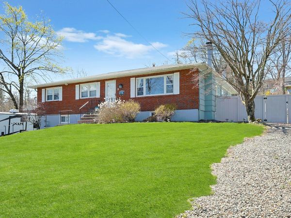 3 Green Hill Court, Nanuet, NY 10954