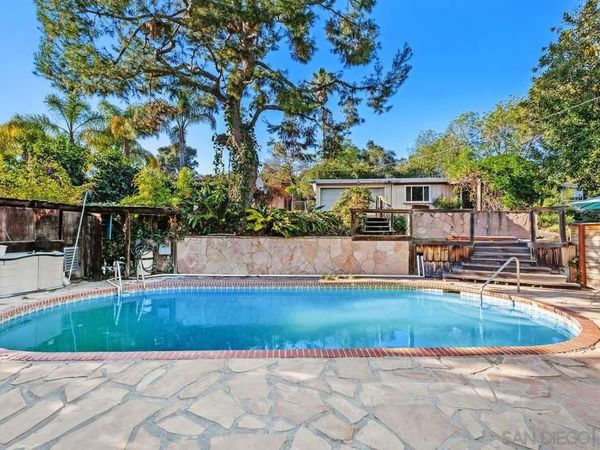 320 Beaumont Dr., Vista, CA 92084