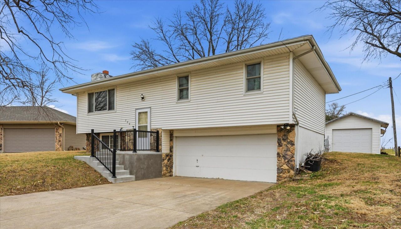 326 LAURIE Circle Neola, IA 51559