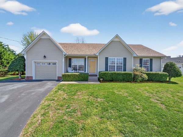 1602 Oxford Ct, Columbia, TN 38401