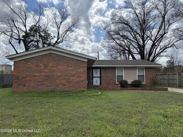 1581 Moss Point Drive, Southaven, MS 38671