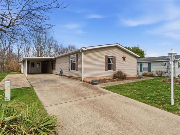 20 W Rock Lake Ct, Zelienople, PA 16063