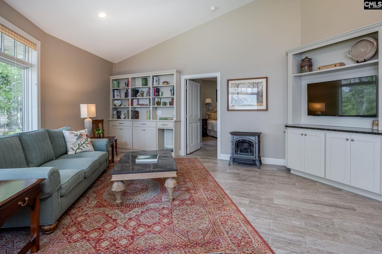 741 Wildwood Road Photo 17