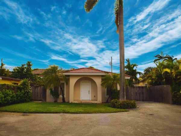 7048 SW 83rd Ct , Miami, FL 33143