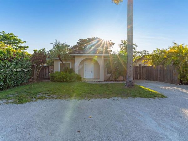 7048 SW 83rd Ct, Miami, FL 33143