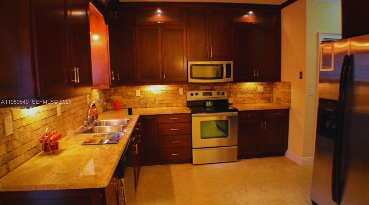 7048 SW 83rd Ct , Miami, FL 33143 Photo