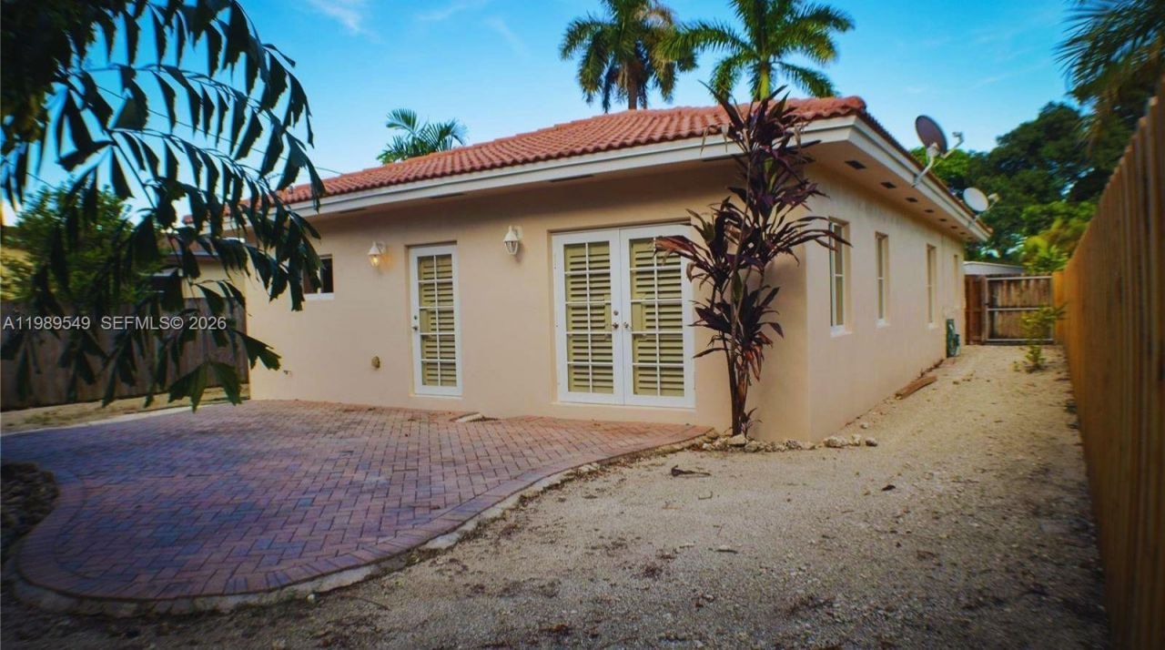 7048 SW 83rd Ct , Miami, FL 33143 Photo