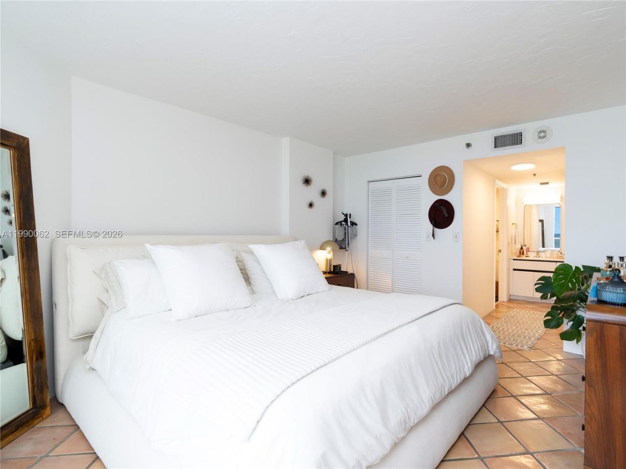 6767 Collins Ave , Unit 1704, Miami Beach, FL 33141 Photo