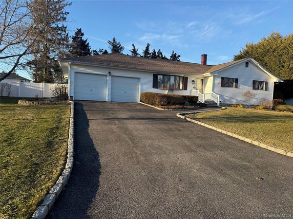 15 Donald Street , Port Jefferson Station, NY 11776