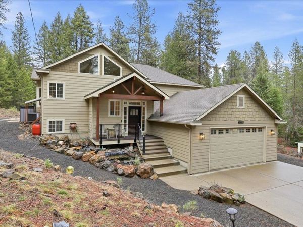 23039 N Crescent Rd, Chattaroy, WA 99003