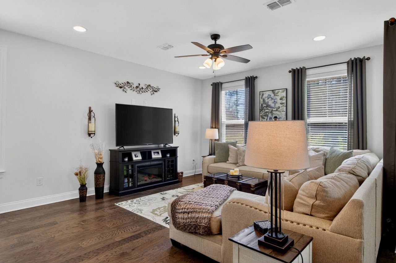 1496 Roustabout Way Photo 9