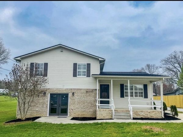 724 W 3rd Ave, Oneida, TN 37841