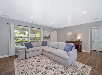 3422 David Way, Sacramento, CA 95820 Photo