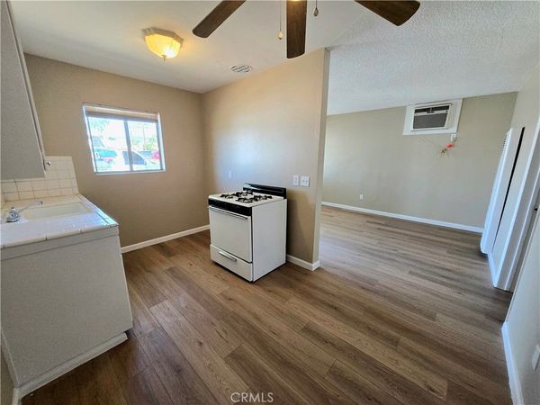 961 W Kimball Avenue, Hemet, CA 92543