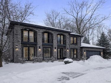 6018 Glen Eagles Drive, West Bloomfield Twp, MI 48323