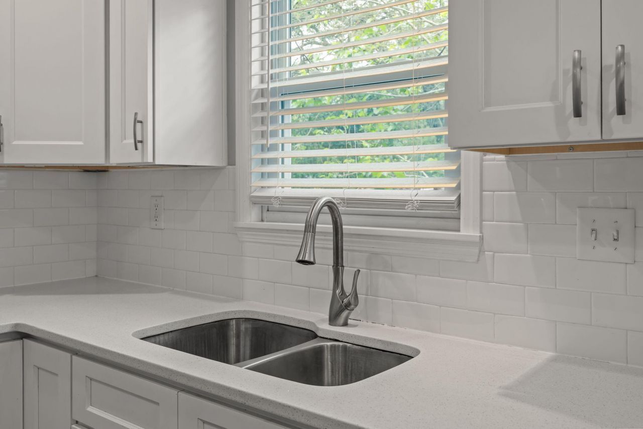 5905 Sedgefield Drive Photo 9