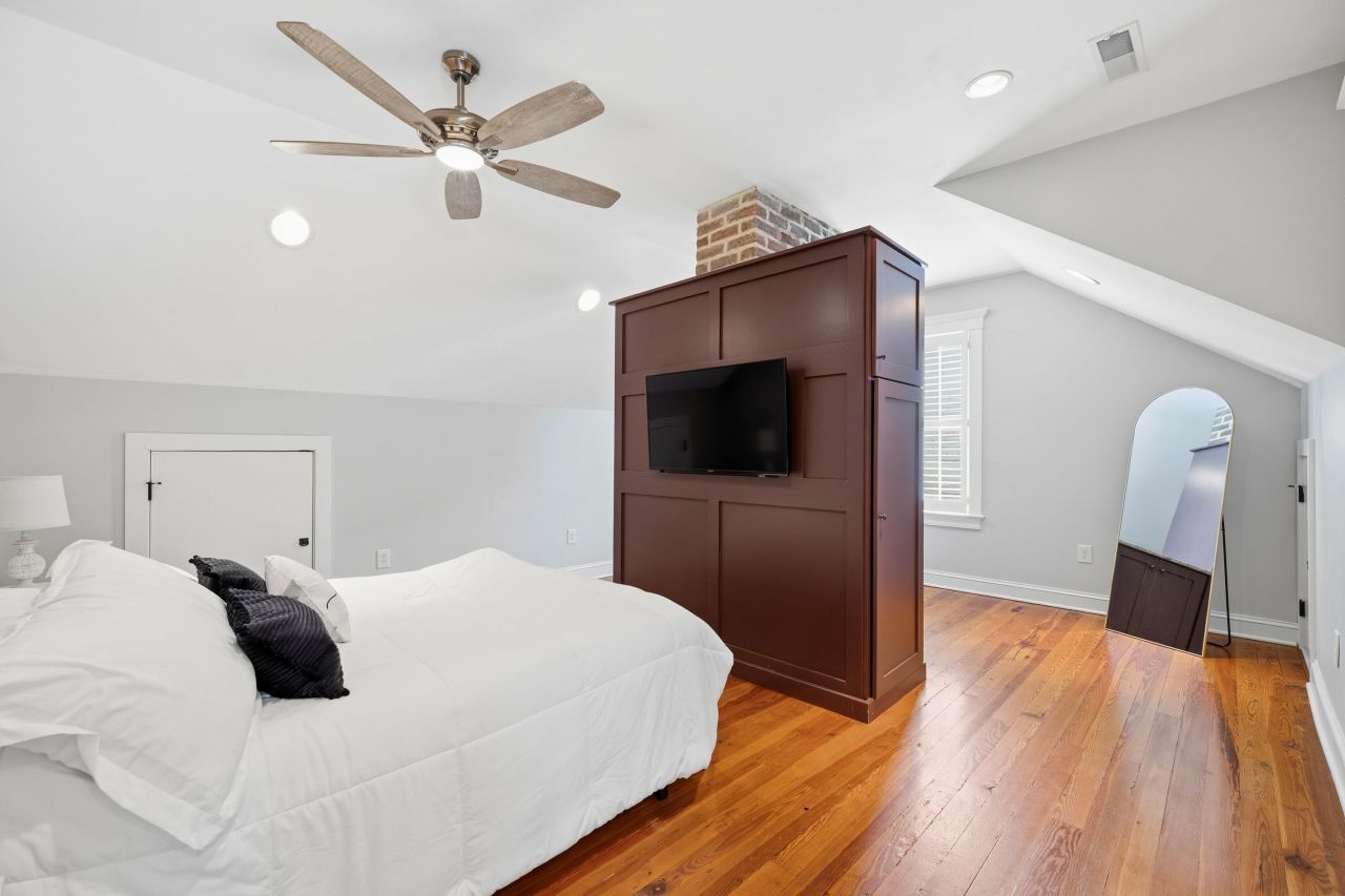 406 S Gum Street Photo 28