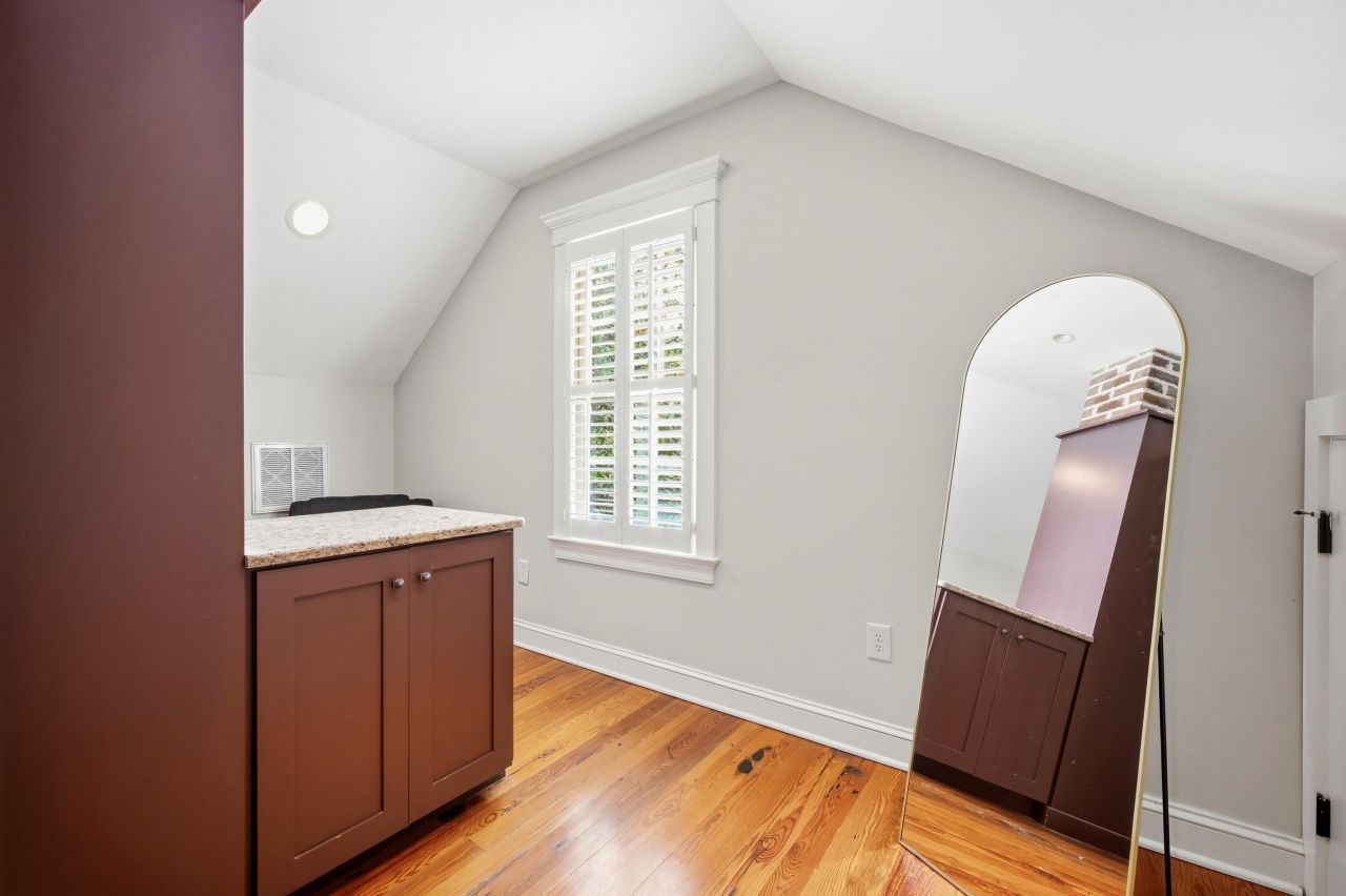 406 S Gum Street Photo 29