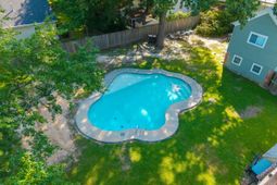 406 S Gum Street photo 4