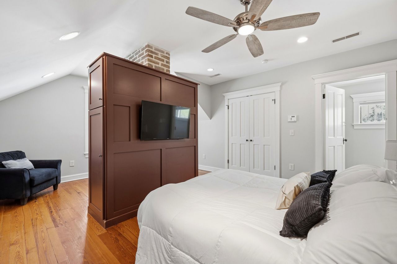 406 S Gum Street Photo 31