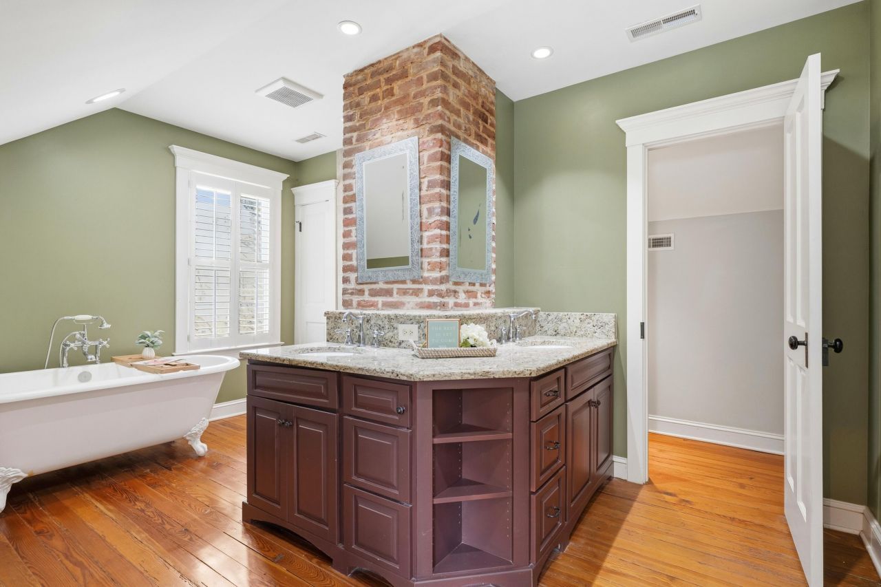 406 S Gum Street Photo 33