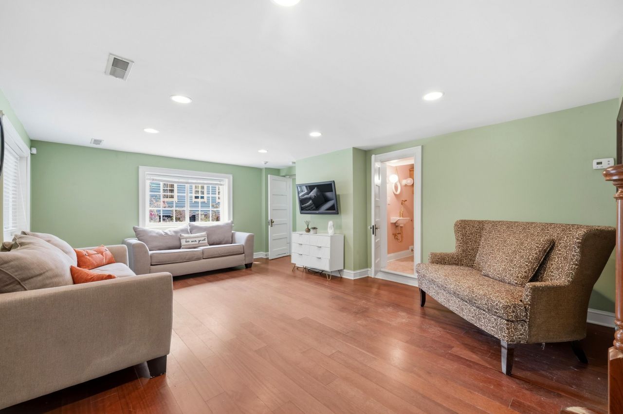 406 S Gum Street Photo 40