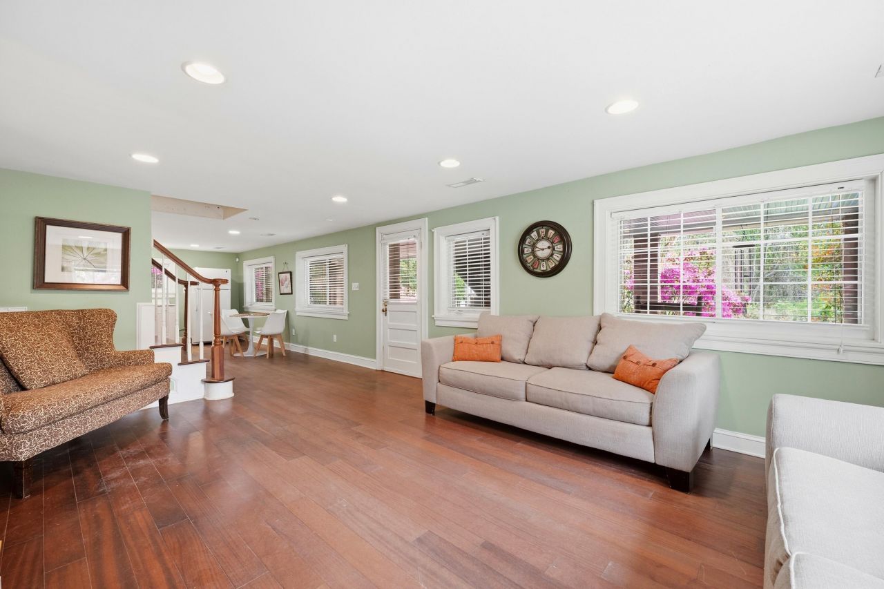 406 S Gum Street Photo 41