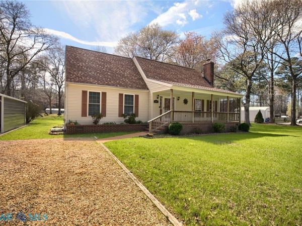 6386 Sterling Court , Gloucester, VA 23061