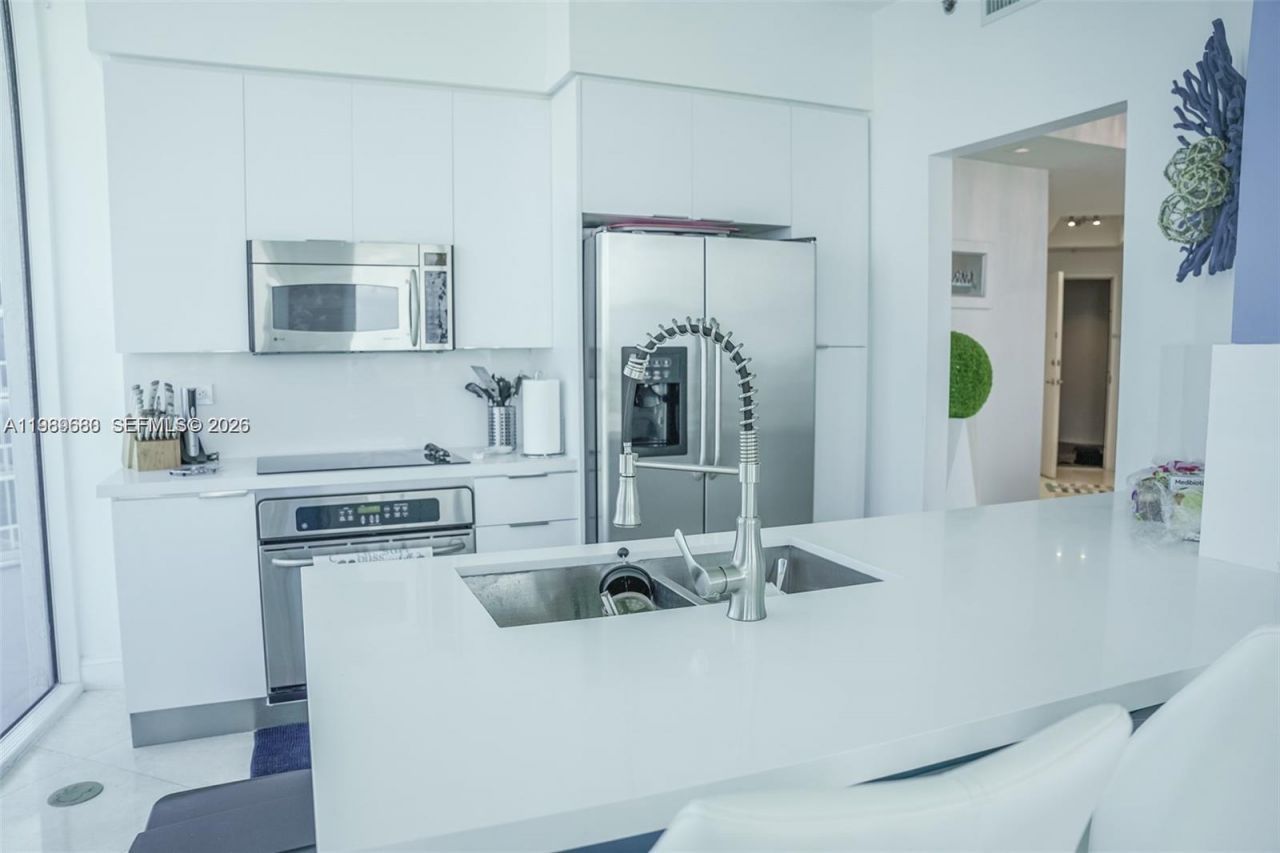 6515 Collins Ave , Unit 1709, Miami Beach, FL 33141 Photo