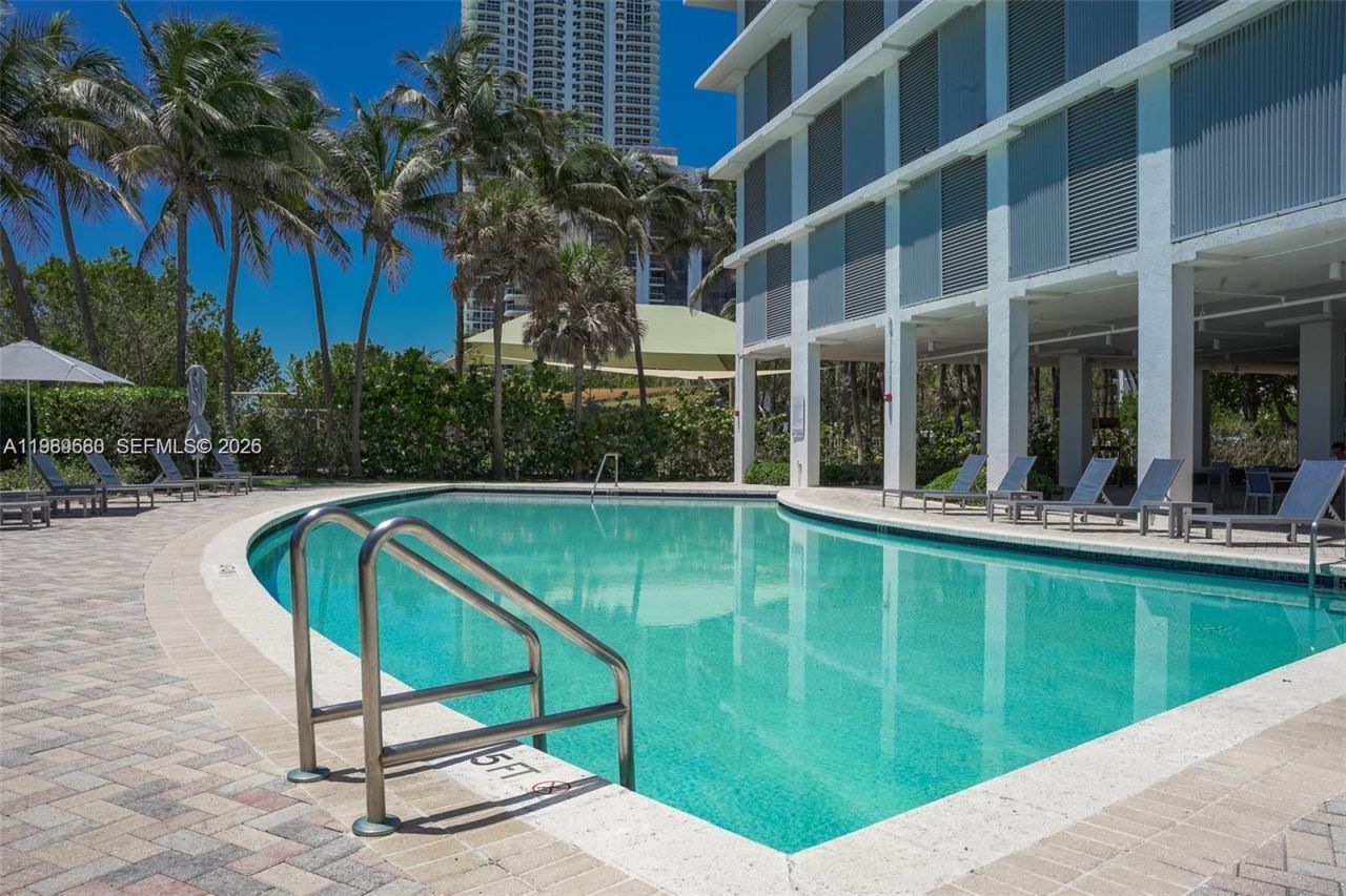 6515 Collins Ave , Unit 1709, Miami Beach, FL 33141 Photo