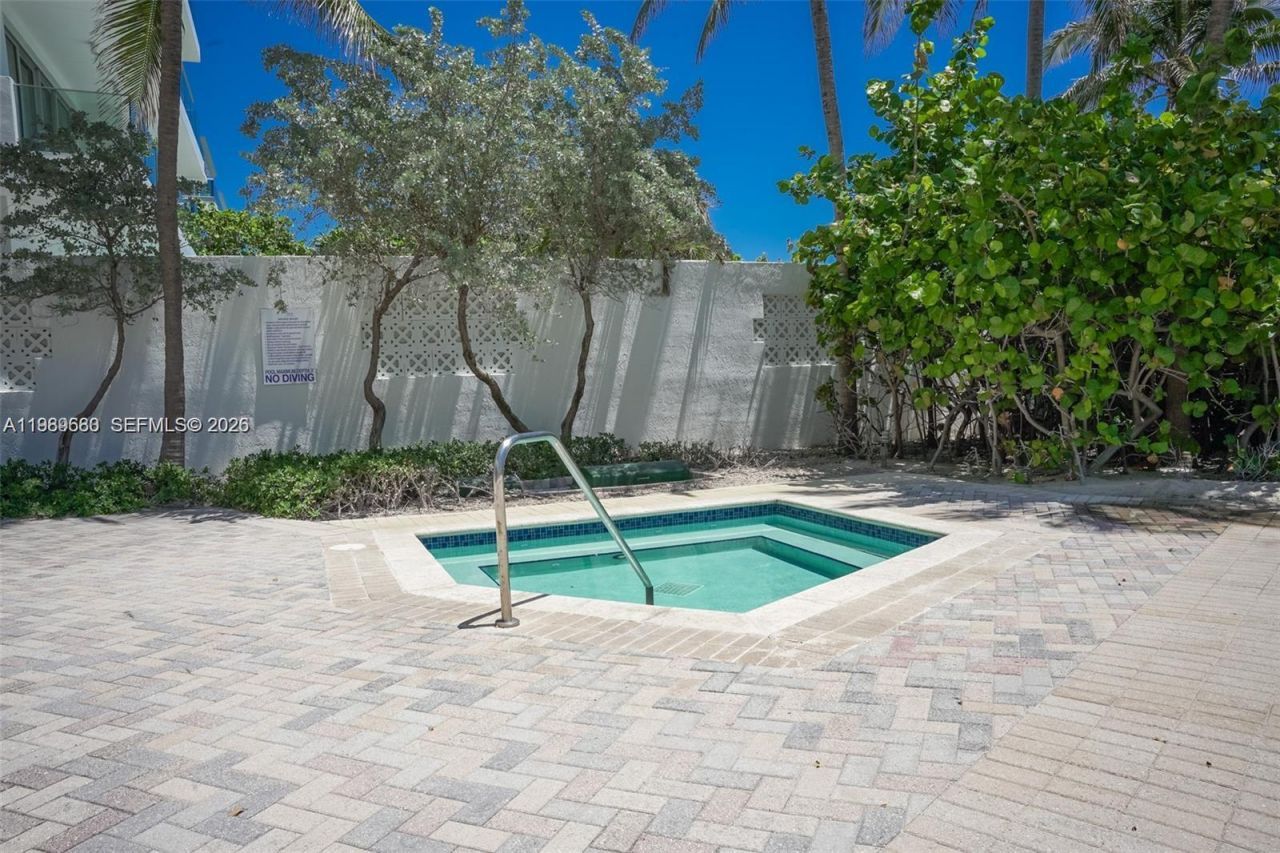 6515 Collins Ave , Unit 1709, Miami Beach, FL 33141 Photo