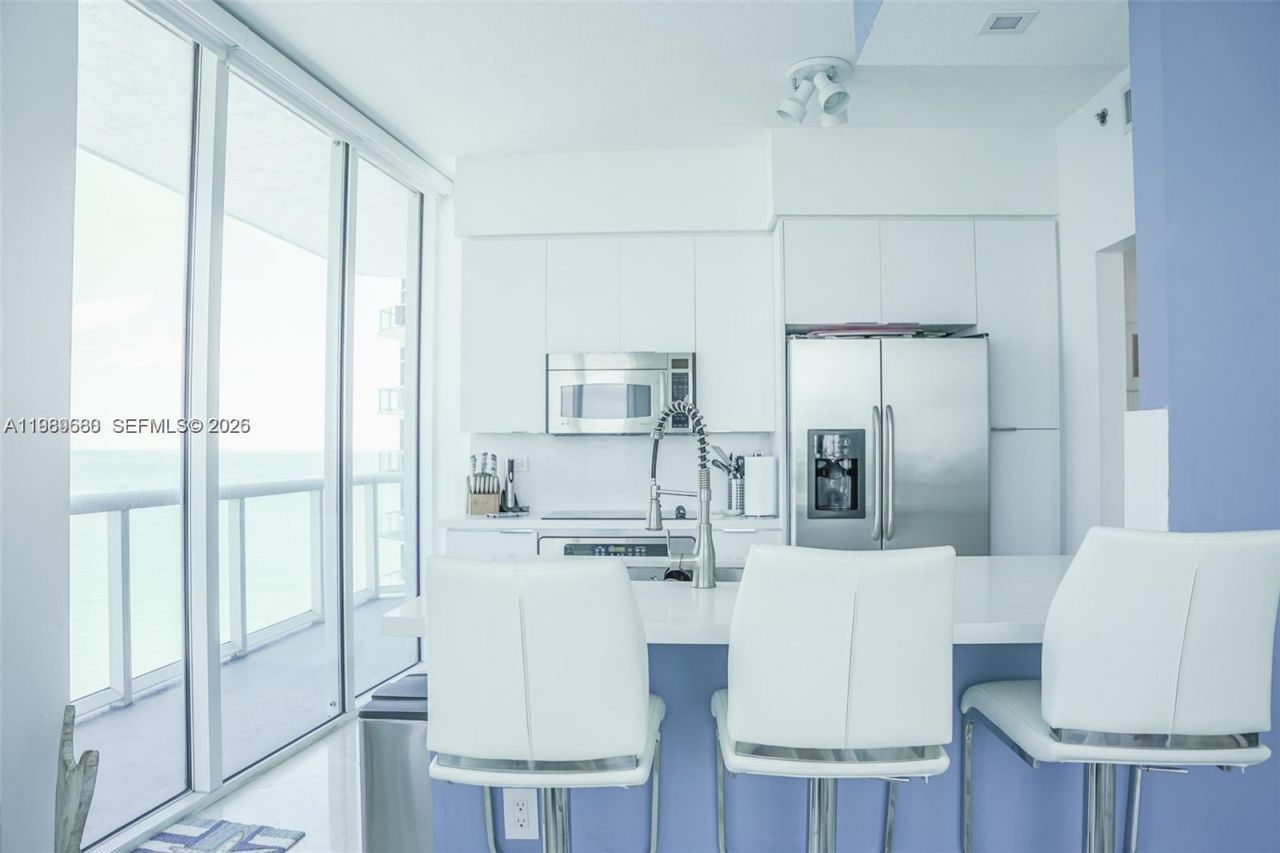 6515 Collins Ave , Unit 1709, Miami Beach, FL 33141 Photo