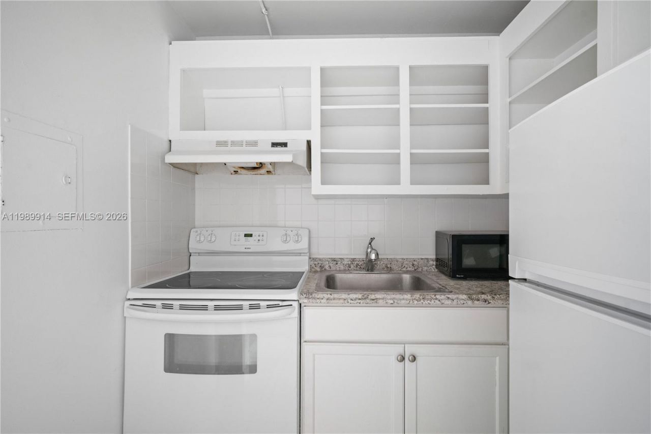 7904 West Dr, Unit 605, North Bay Village, FL 33141 Photo