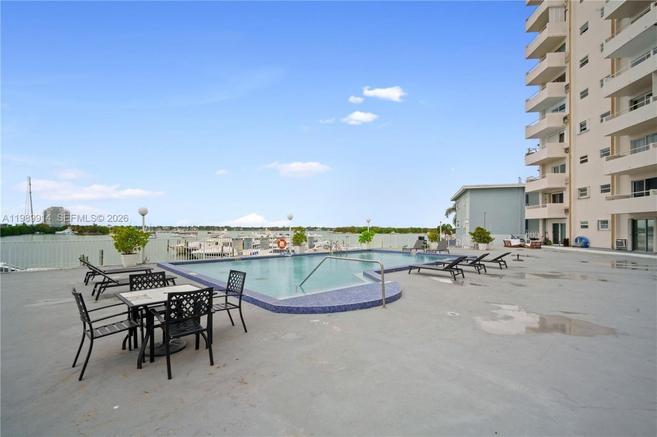 7904 West Dr, Unit 605, North Bay Village, FL 33141 Photo