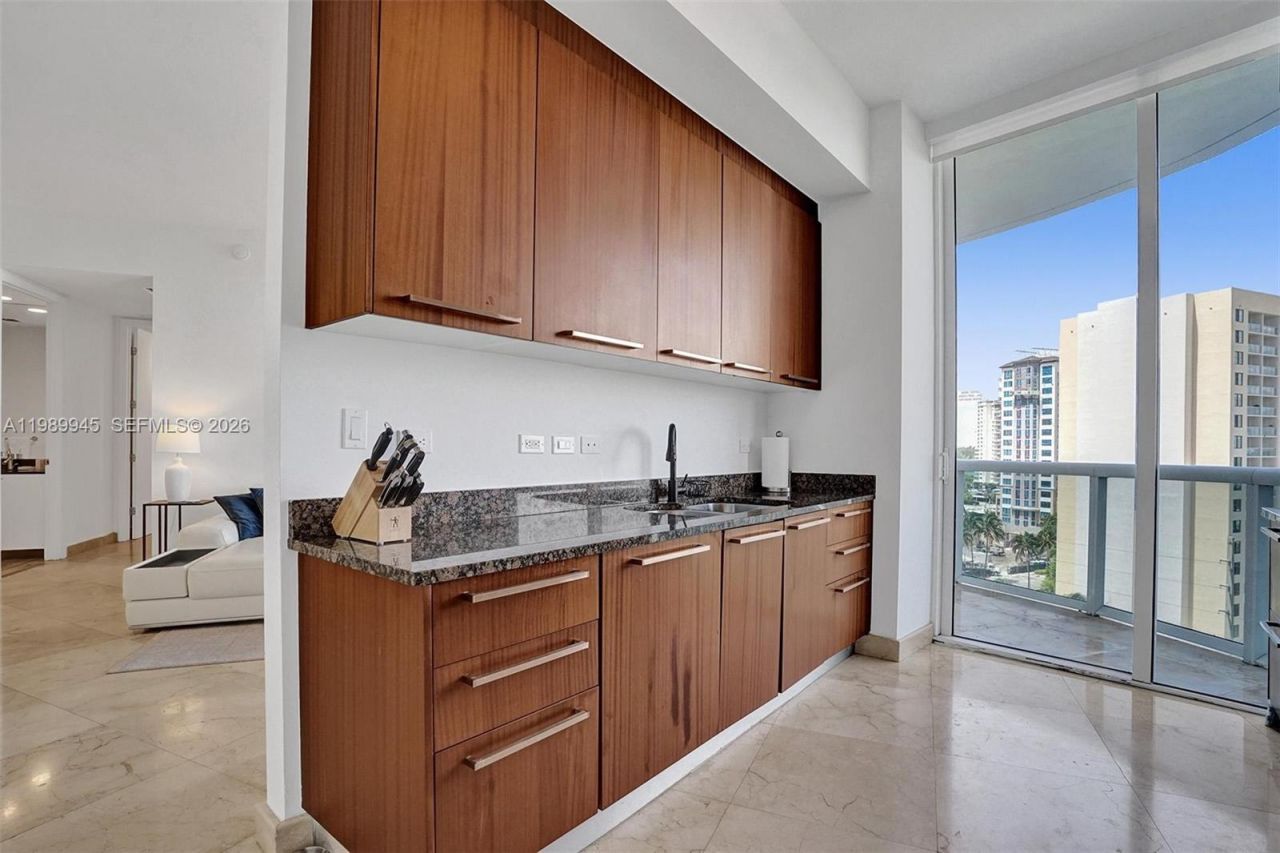 16001 Collins Ave , Unit 805, Sunny Isles Beach, FL 33160 Photo