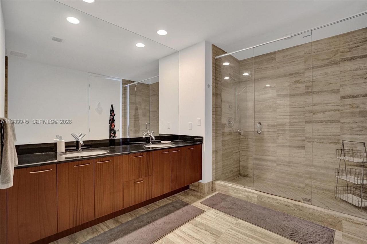 16001 Collins Ave , Unit 805, Sunny Isles Beach, FL 33160 Photo