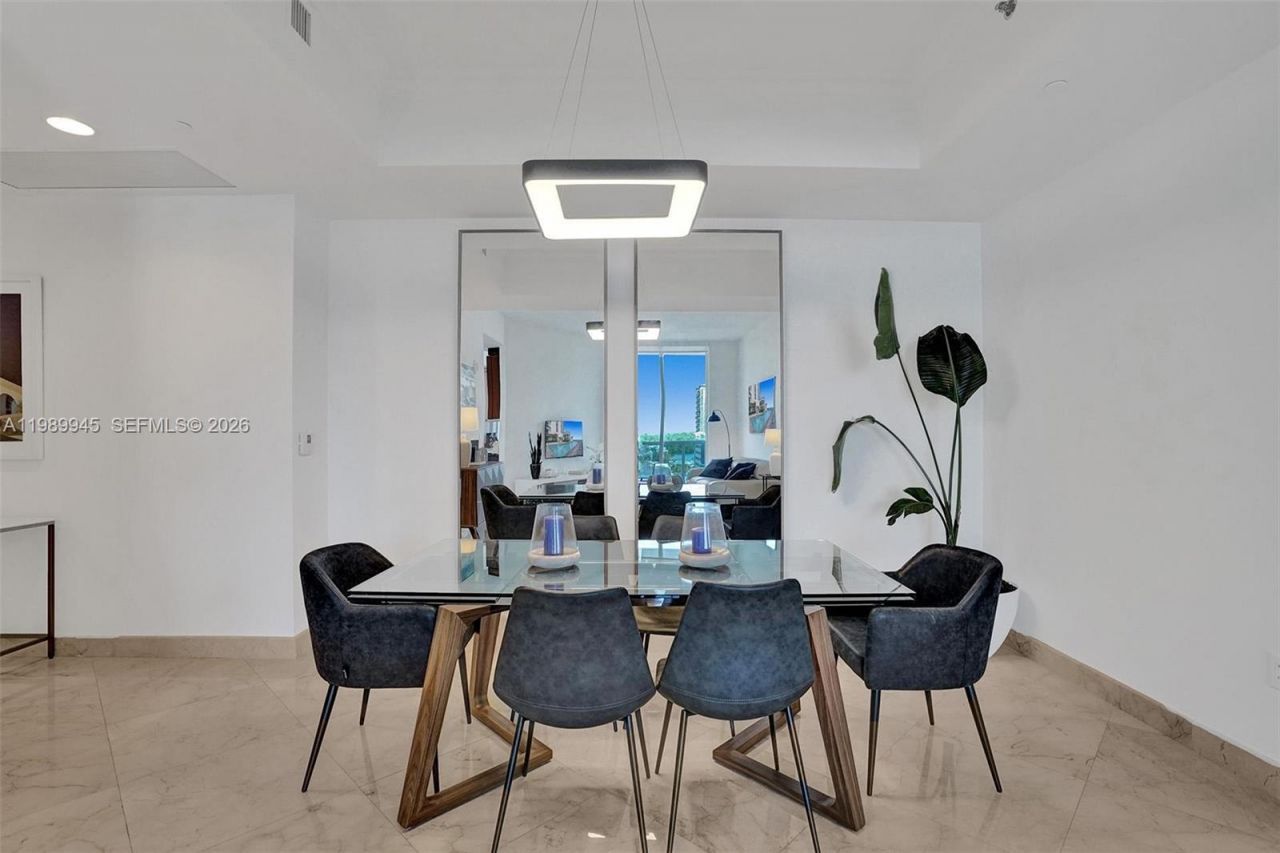 16001 Collins Ave , Unit 805, Sunny Isles Beach, FL 33160 Photo
