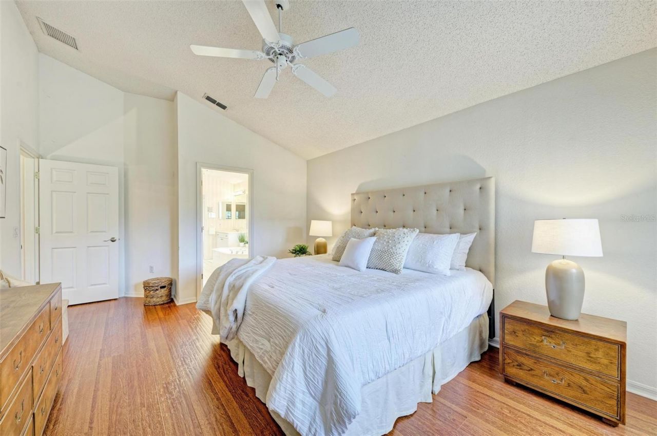 4916 Linsey Court , Sarasota, FL 34243 Photo