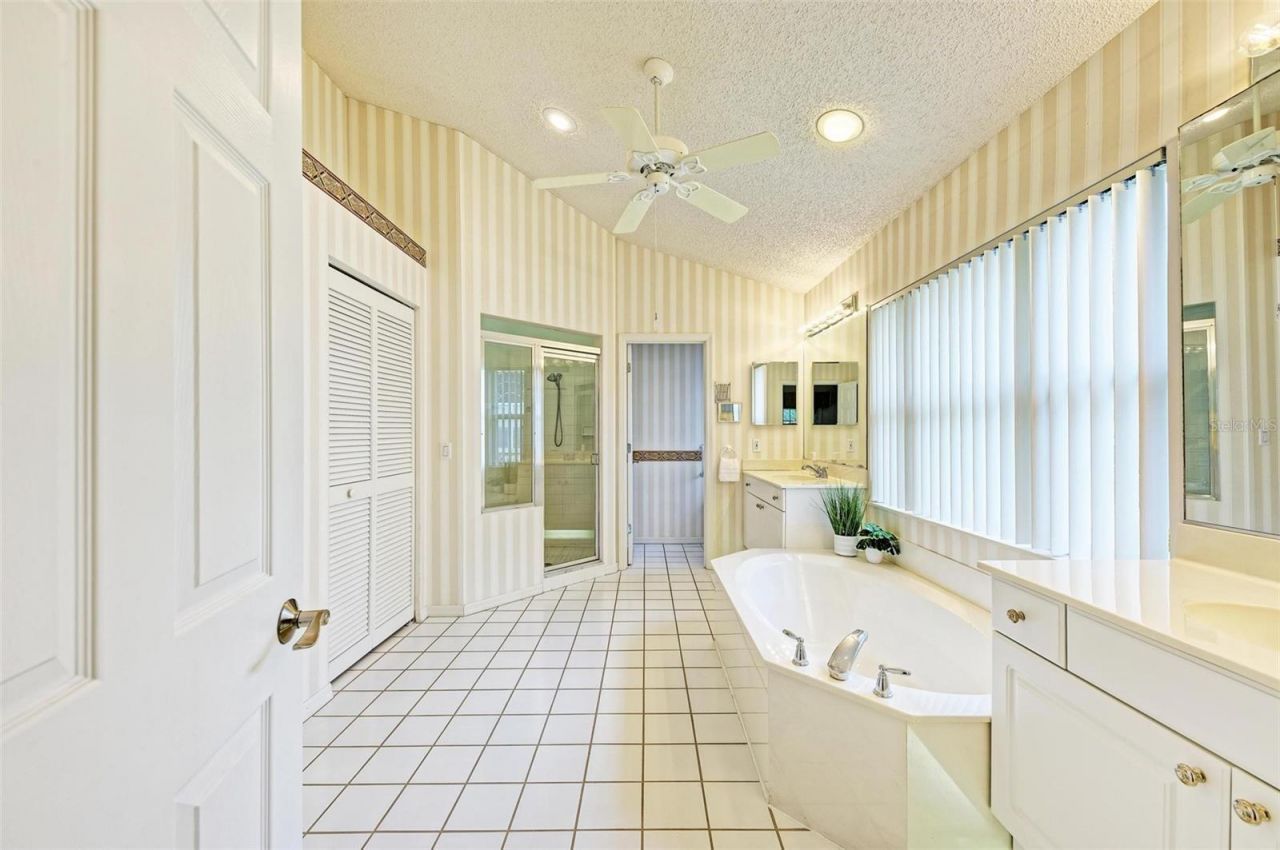 4916 Linsey Court , Sarasota, FL 34243 Photo