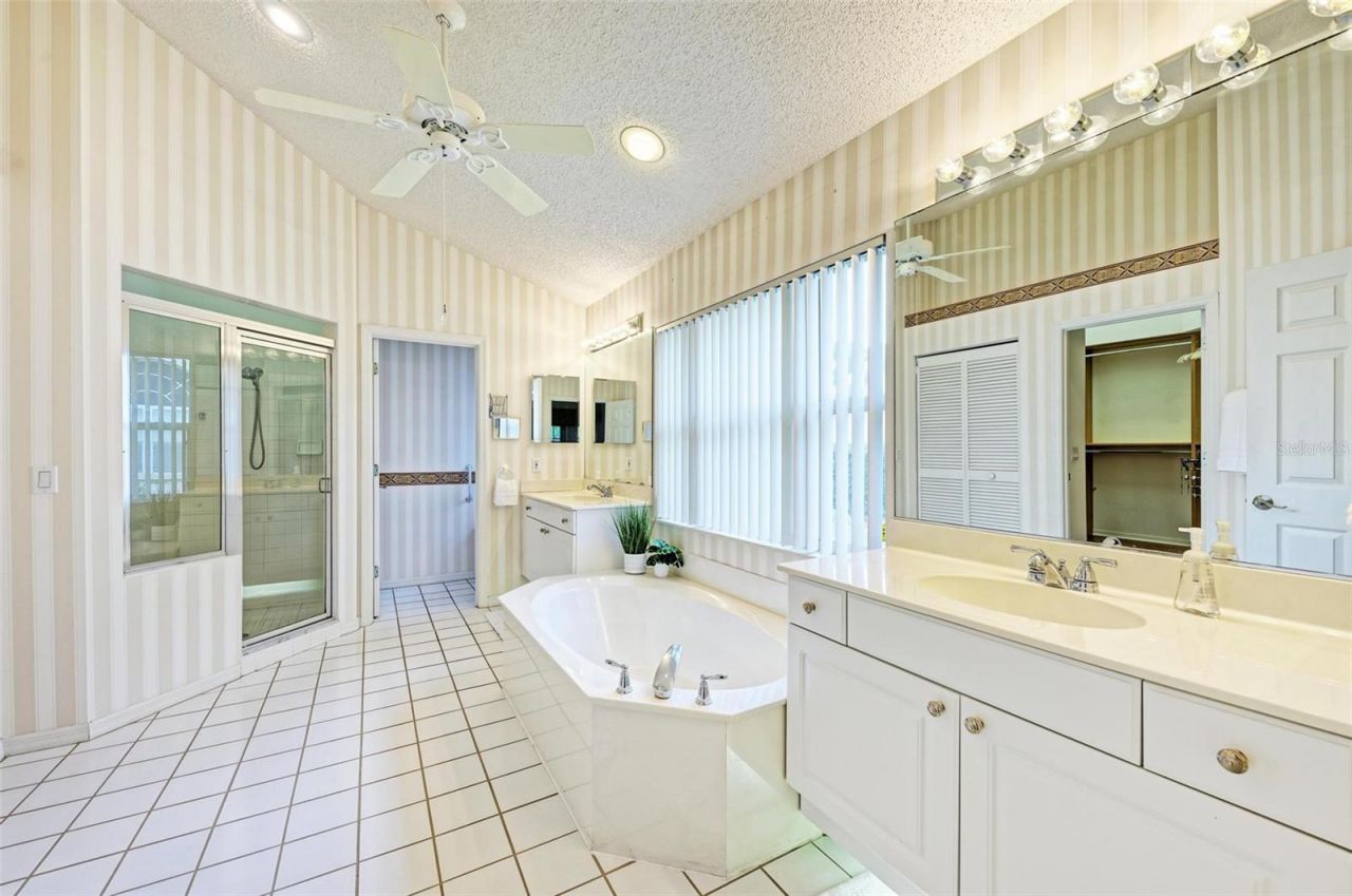 4916 Linsey Court , Sarasota, FL 34243 Photo