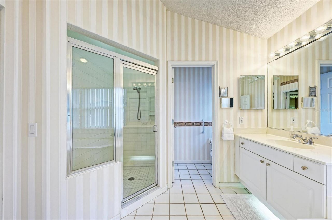 4916 Linsey Court , Sarasota, FL 34243 Photo