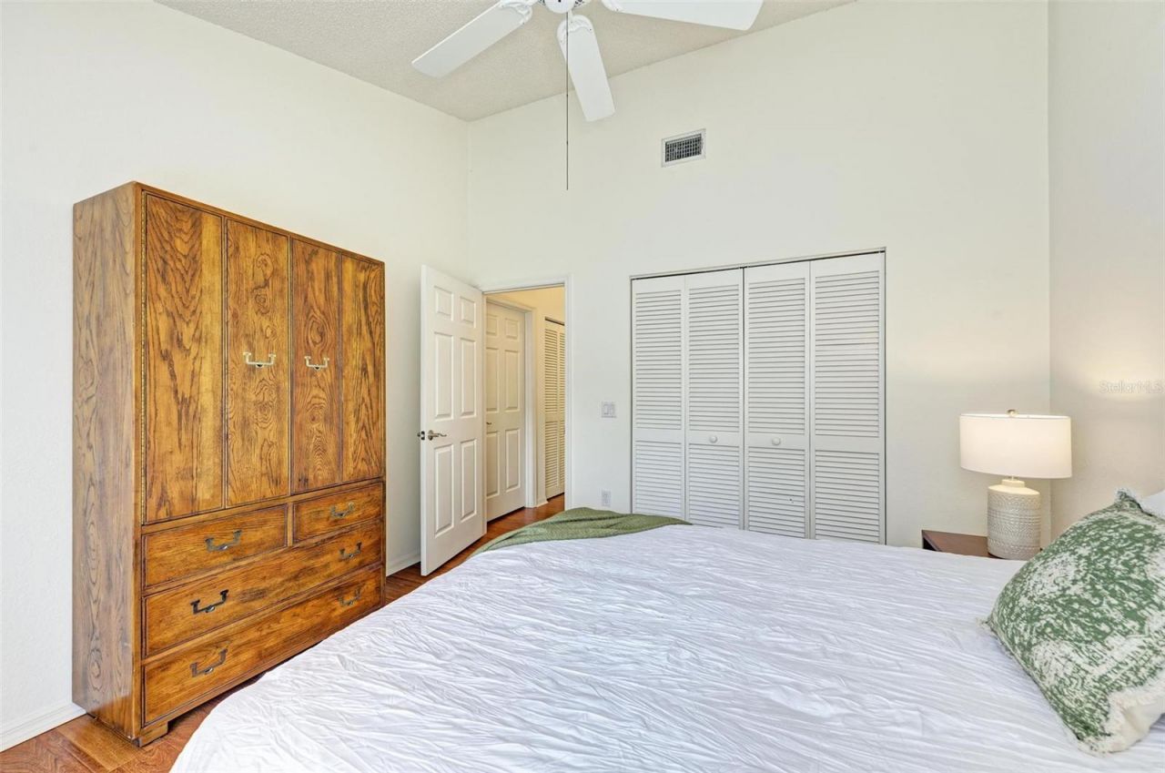 4916 Linsey Court , Sarasota, FL 34243 Photo