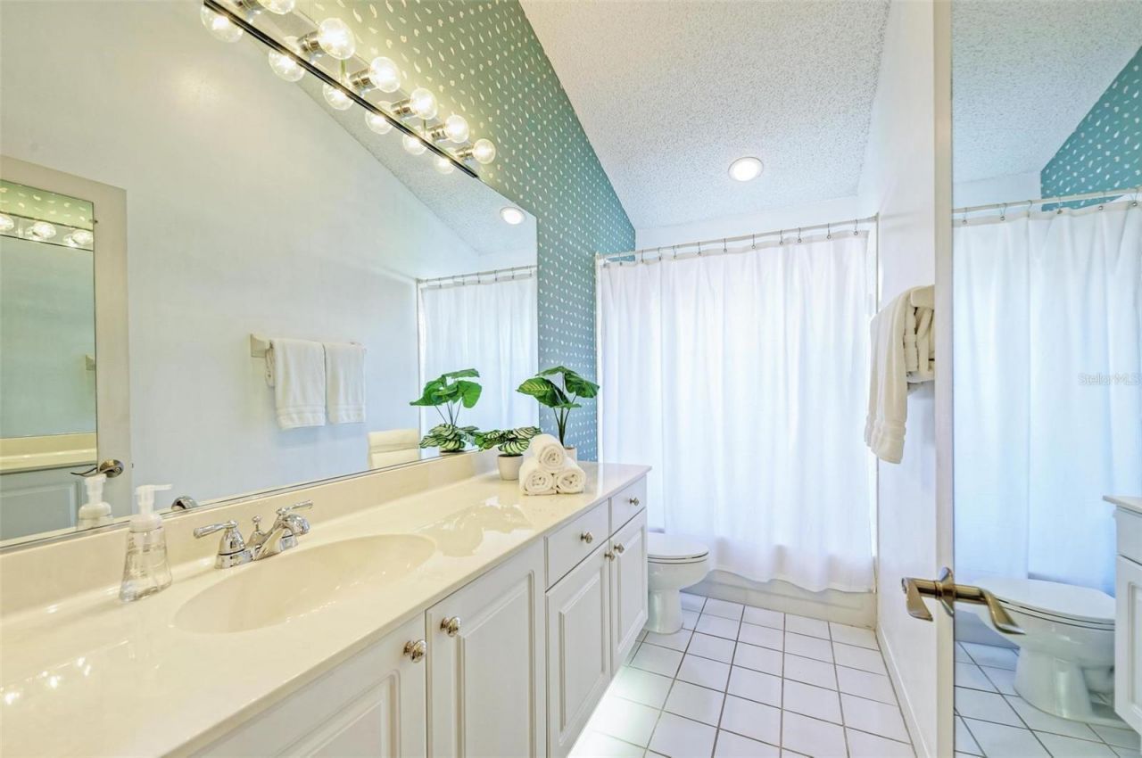 4916 Linsey Court , Sarasota, FL 34243 Photo