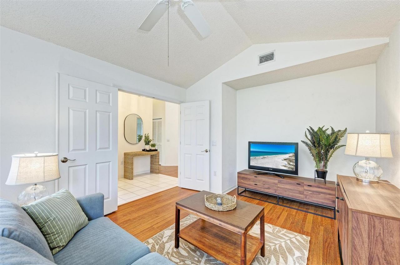 4916 Linsey Court , Sarasota, FL 34243 Photo