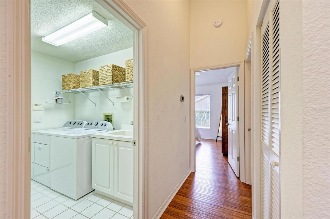 4916 Linsey Court , Sarasota, FL 34243 Photo