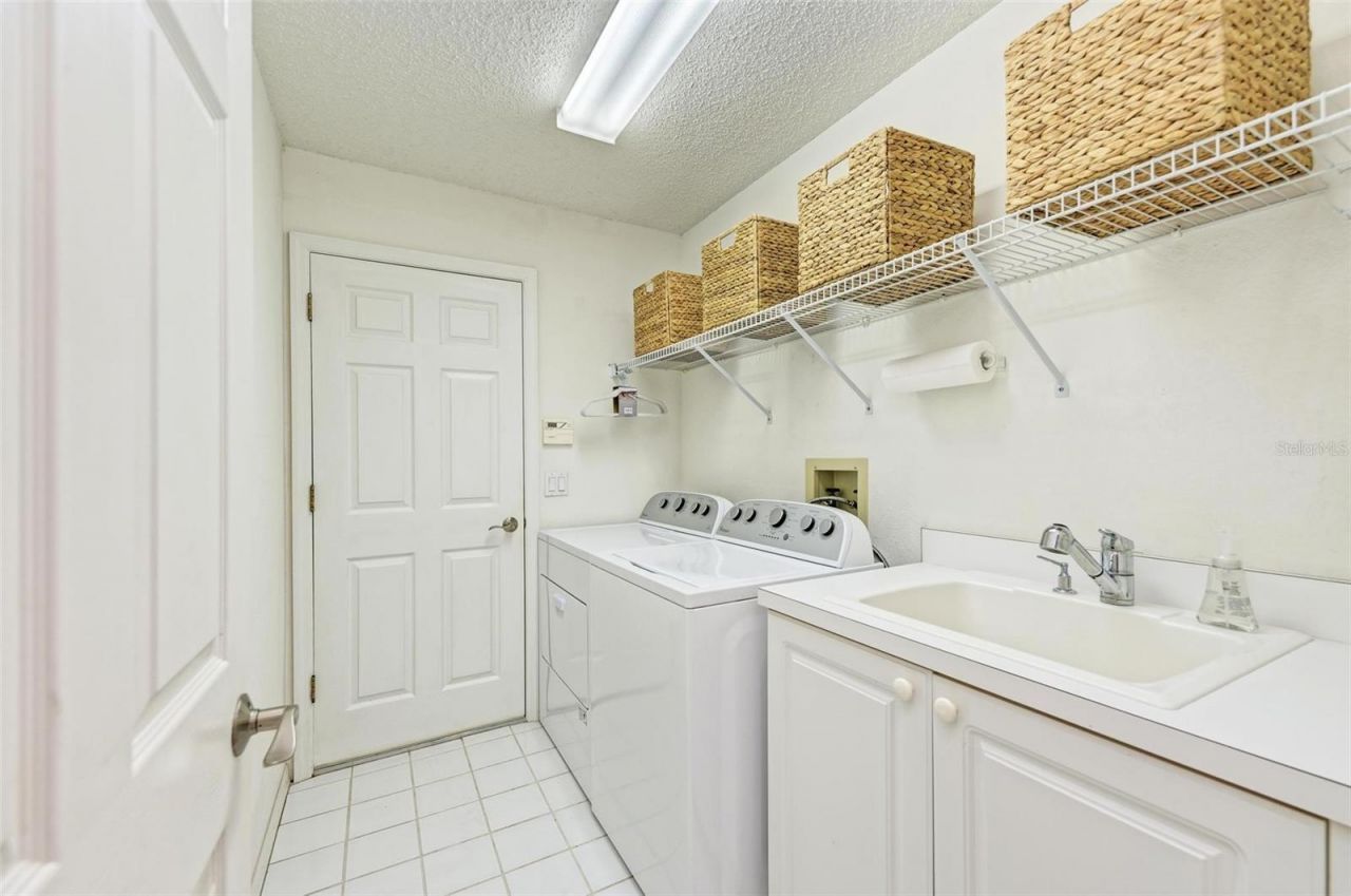 4916 Linsey Court , Sarasota, FL 34243 Photo