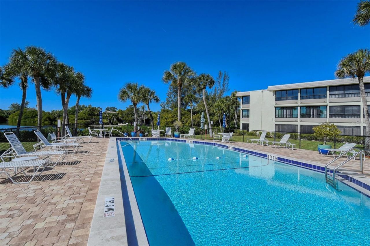 225 Hourglass Way, Unit 303, Sarasota, FL 34242 Photo