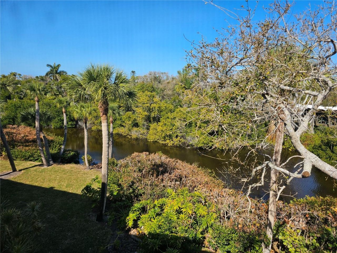 225 Hourglass Way, Unit 303, Sarasota, FL 34242 Photo