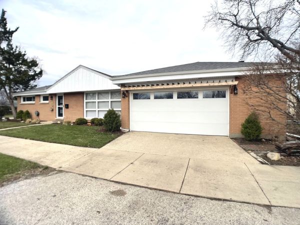 6803 N KEELER Avenue, Lincolnwood, IL 60712