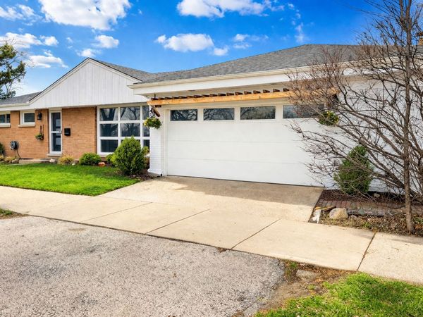 6803 N KEELER Avenue, Lincolnwood, IL 60712